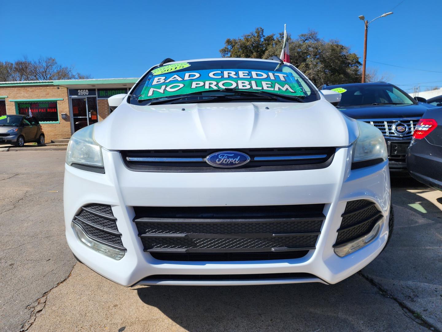 2015 WHITE Ford Escape SE (1FMCU9GX4FU) with an 1.6L L4 DOHC 16V engine, 6-Speed Automatic transmission, located at 2660 S.Garland Avenue, Garland, TX, 75041, (469) 298-3118, 32.885551, -96.655602 - Welcome to DallasAutos4Less, one of the Premier BUY HERE PAY HERE Dealers in the North Dallas Area. We specialize in financing to people with NO CREDIT or BAD CREDIT. We need proof of income, proof of residence, and a ID. Come buy your new car from us today!! This is a Super Clean 2015 FORD ESCAP - Photo#9